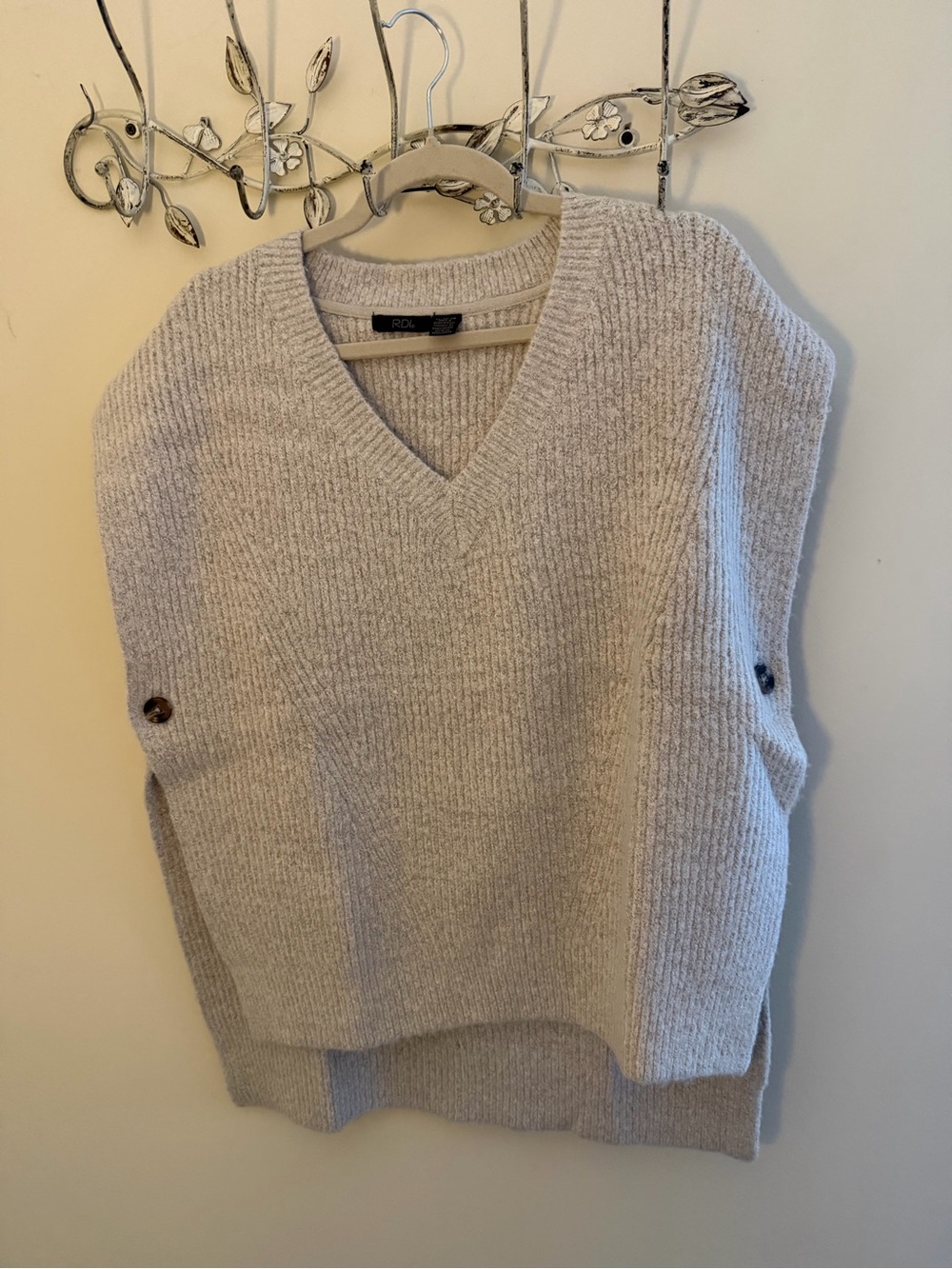 RDI Oatmeal Ribbed V-Neck Sleeveless Knit Vest with Side Button Tabs